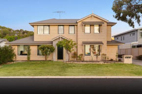 BEAM5 - Sandy Retreat: Your Perfect Beach Getaway in Silversands, Mandurah